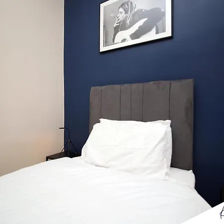 K Suites - Church Road I Daire